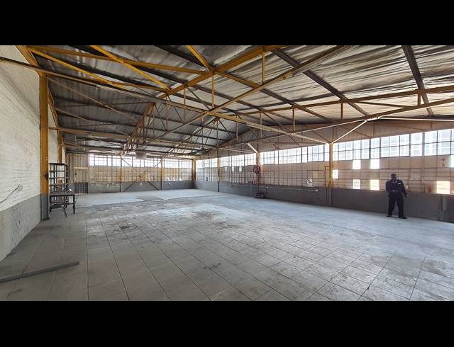 285M² WAREHOUSE TO LET IN SPARTAN